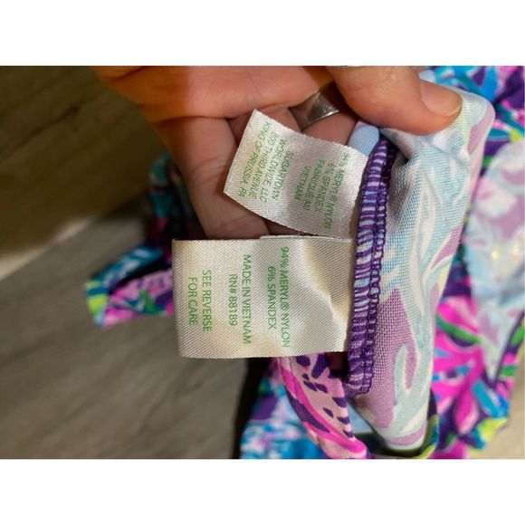 Lilly Pulitzer NWOT Everlynn UPF 50+ Top, Pigment Purple, Size Small, MSRP $138 - Picture 7 of 11